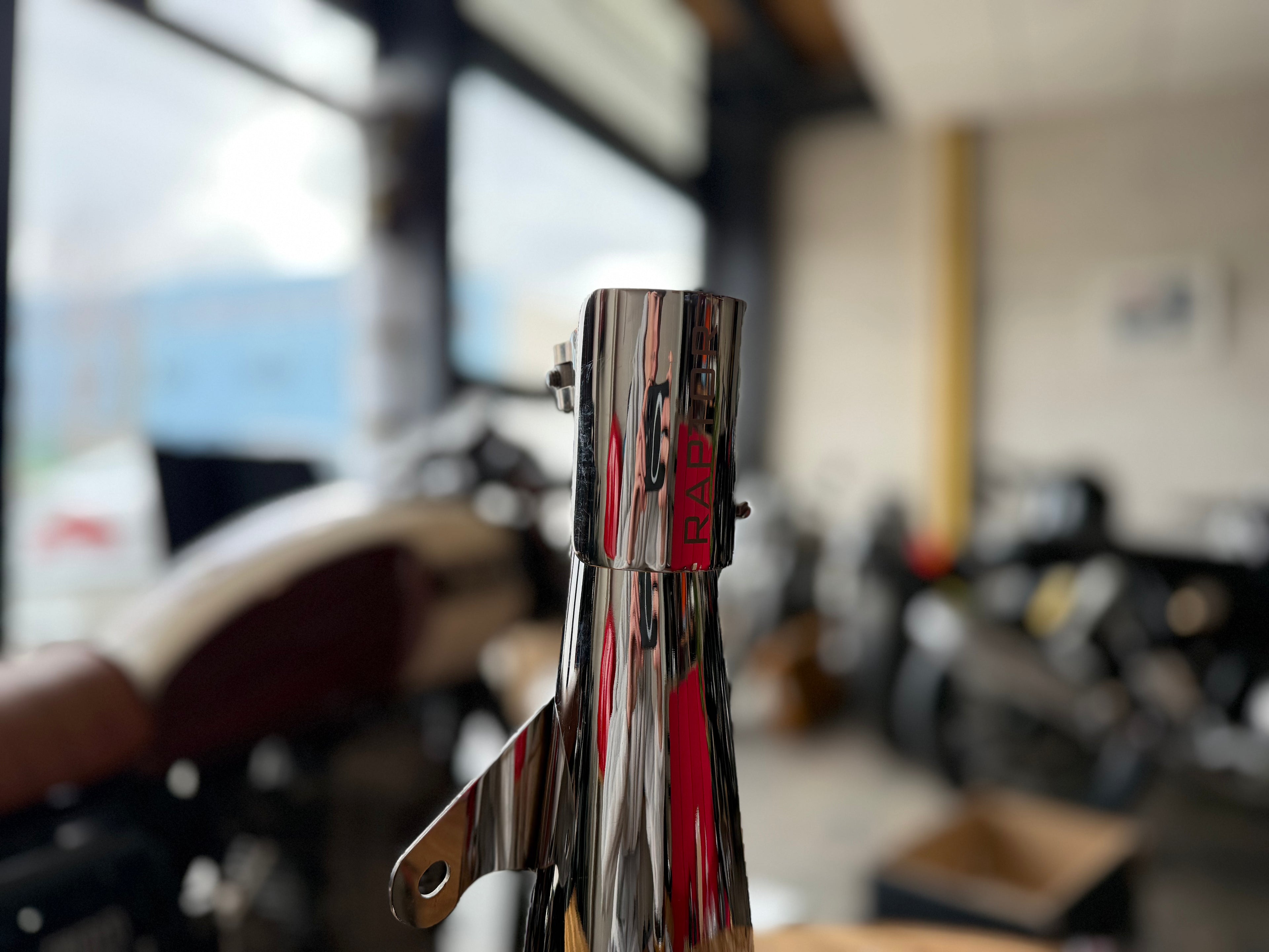 ESCAPES SLIP-ON RAPTOR PARA ROYAL ENFIELD 650 TWINS