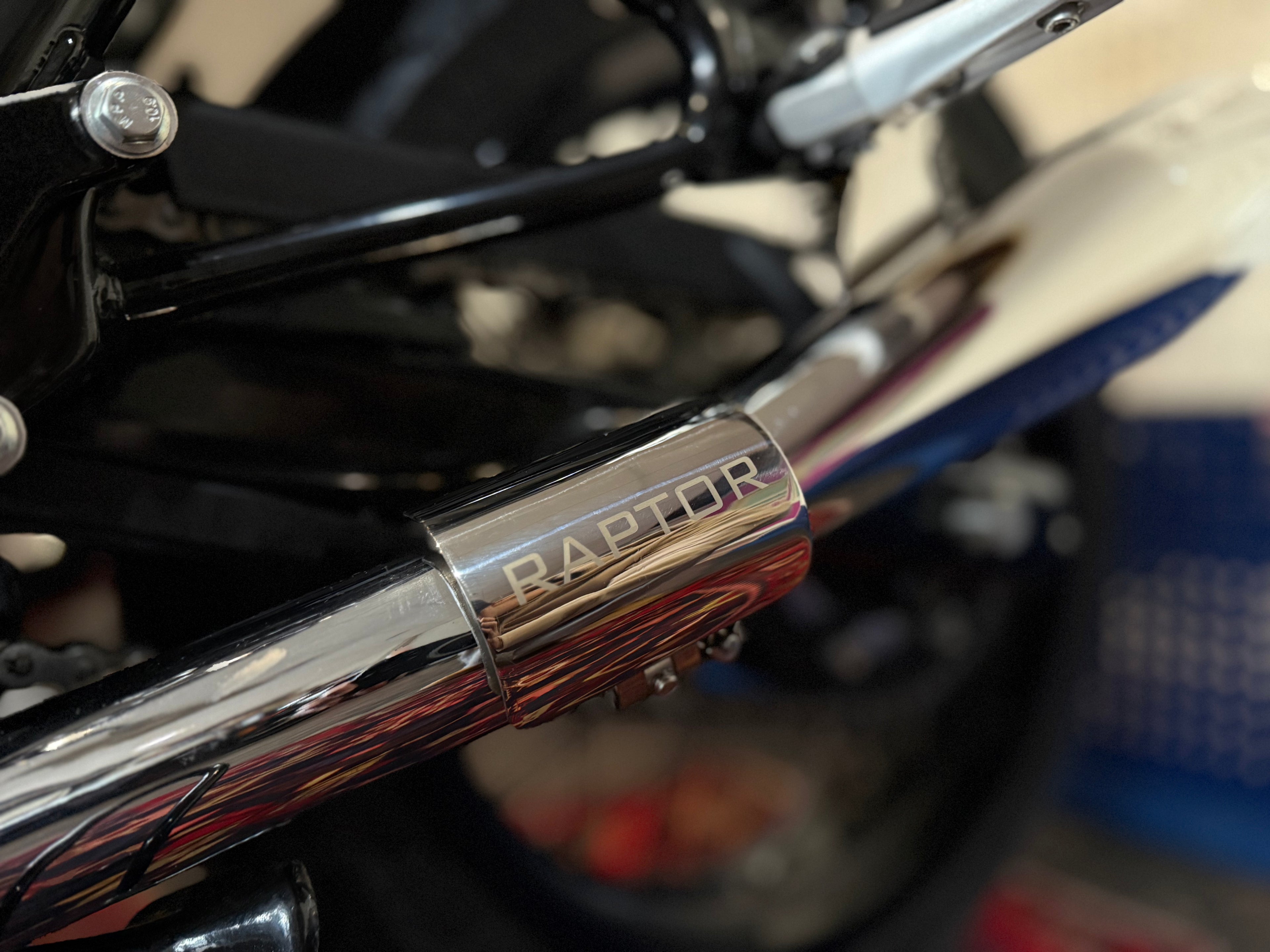 ESCAPES SLIP-ON RAPTOR PARA ROYAL ENFIELD 650 TWINS